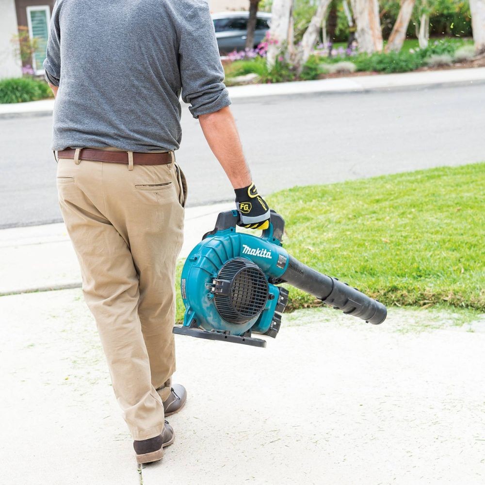 Makita XBU04PTV 36V (18V X2) LXT Brushless Blower Kit with Vacuum Attachment Kit, dual port charger (5.0Ah)