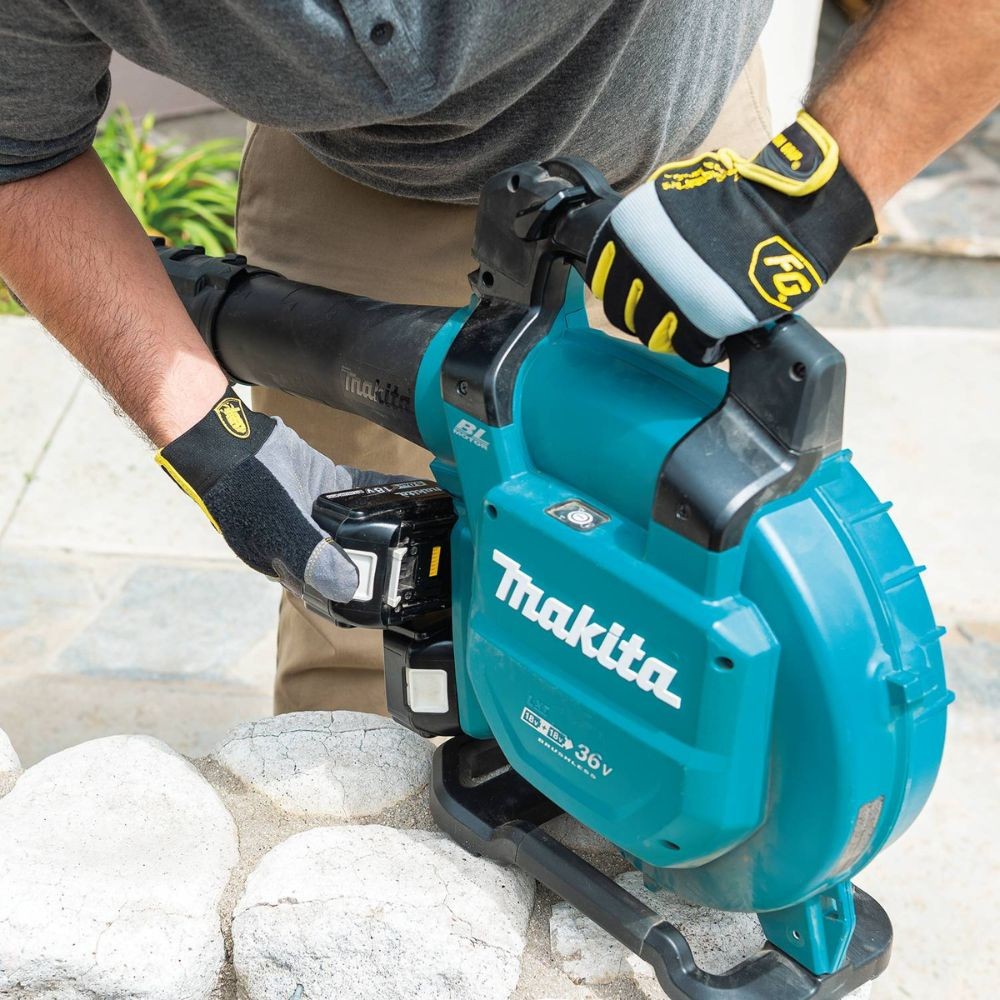 Makita XBU04PTV 36V (18V X2) LXT Brushless Blower Kit with Vacuum Attachment Kit, dual port charger (5.0Ah)