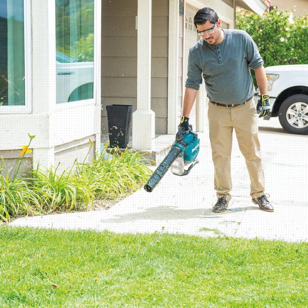 Makita XBU04ZV 36V (18V X2) LXT Brushless Blower with Vacuum Attachment Kit (Tool Only)
