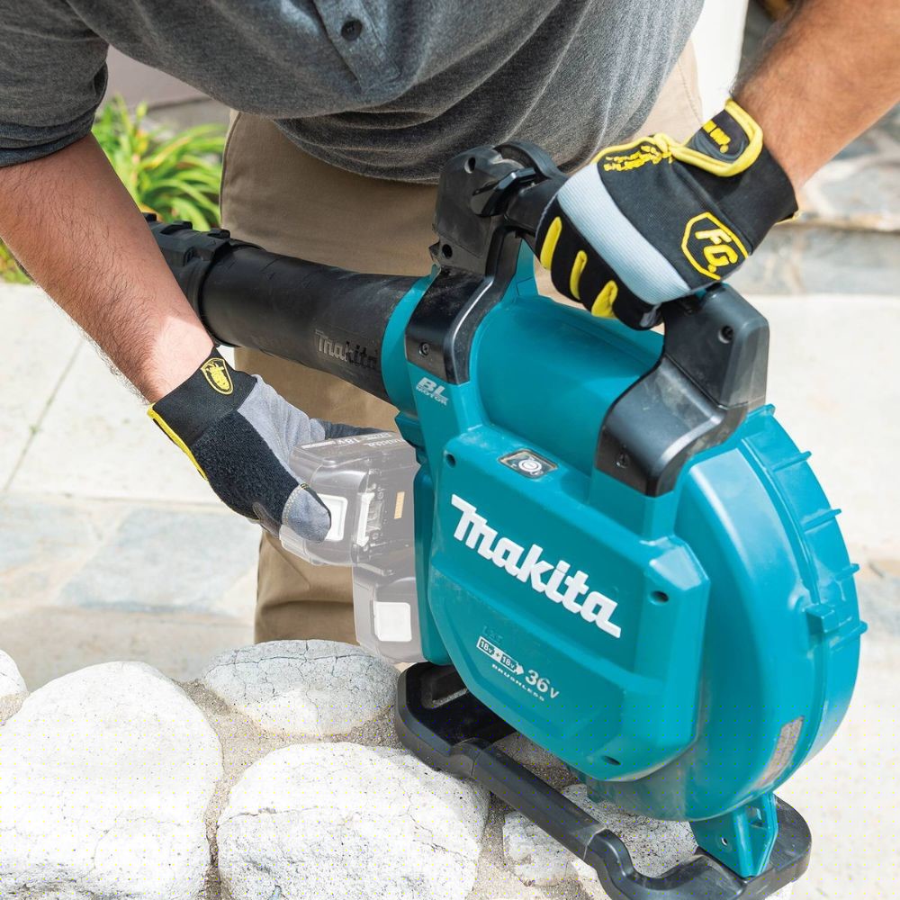 Makita XBU04ZV 36V (18V X2) LXT Brushless Blower with Vacuum Attachment Kit (Tool Only)